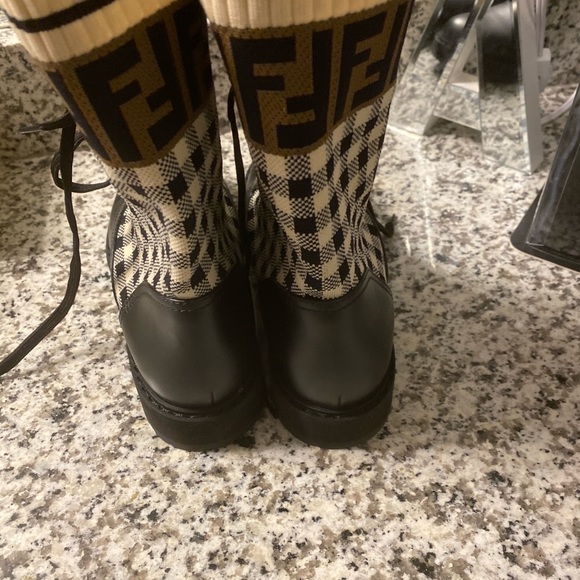Fendi boots - Picture 4 of 7